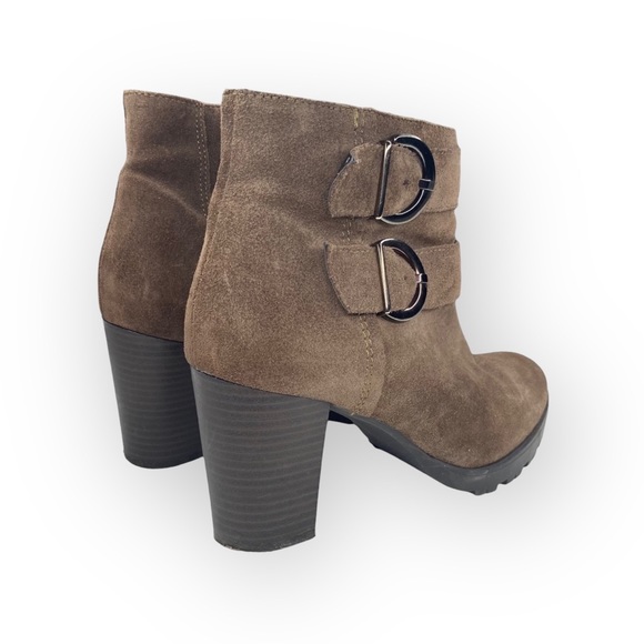 Easy’n Rose  Buckled Lug Sole Heeled Moto Chelsea Boot  Taupe Suede 39 8.5M 9M - Picture 3 of 16